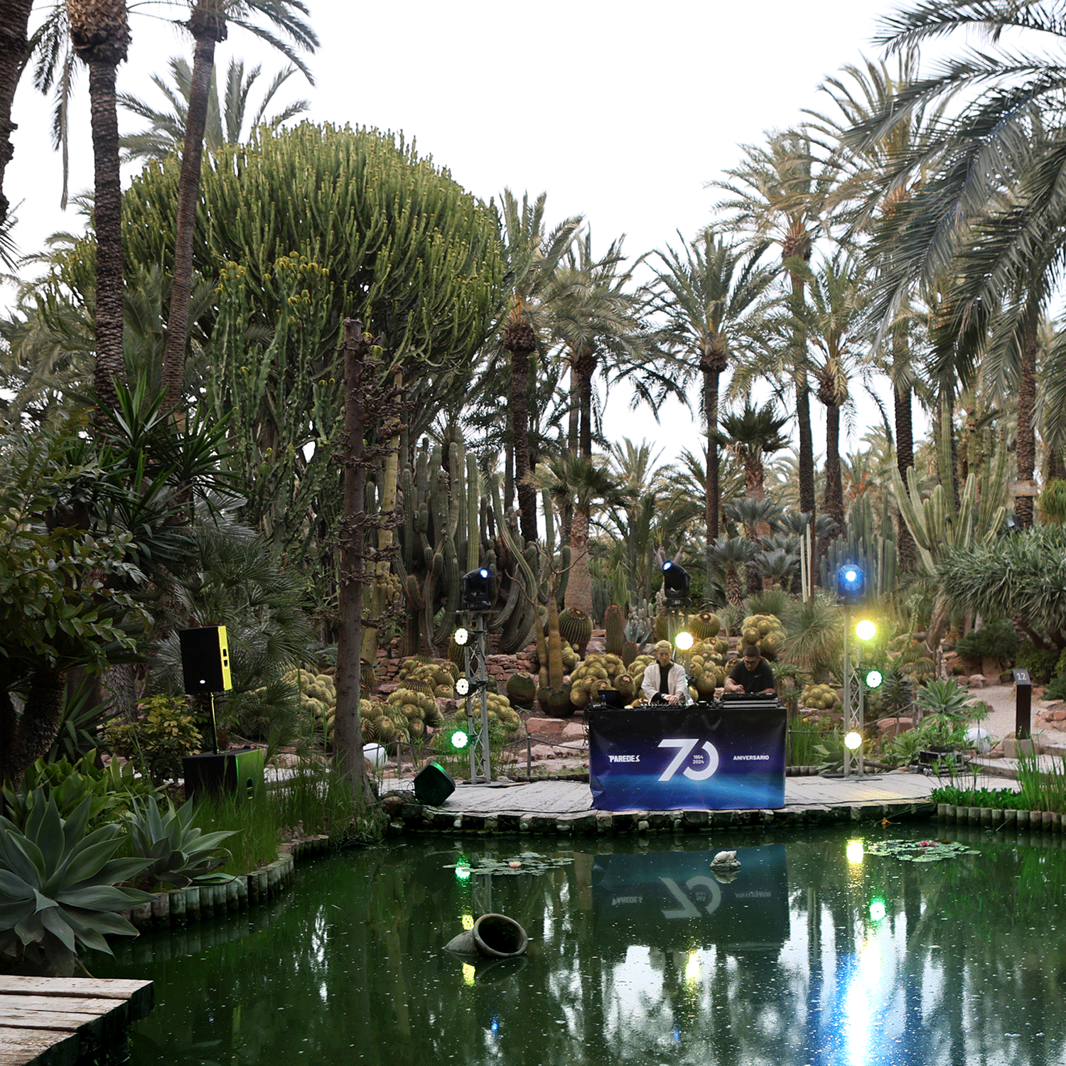 Zona coctel con dj en la gala del 70 aniversario de Paredes